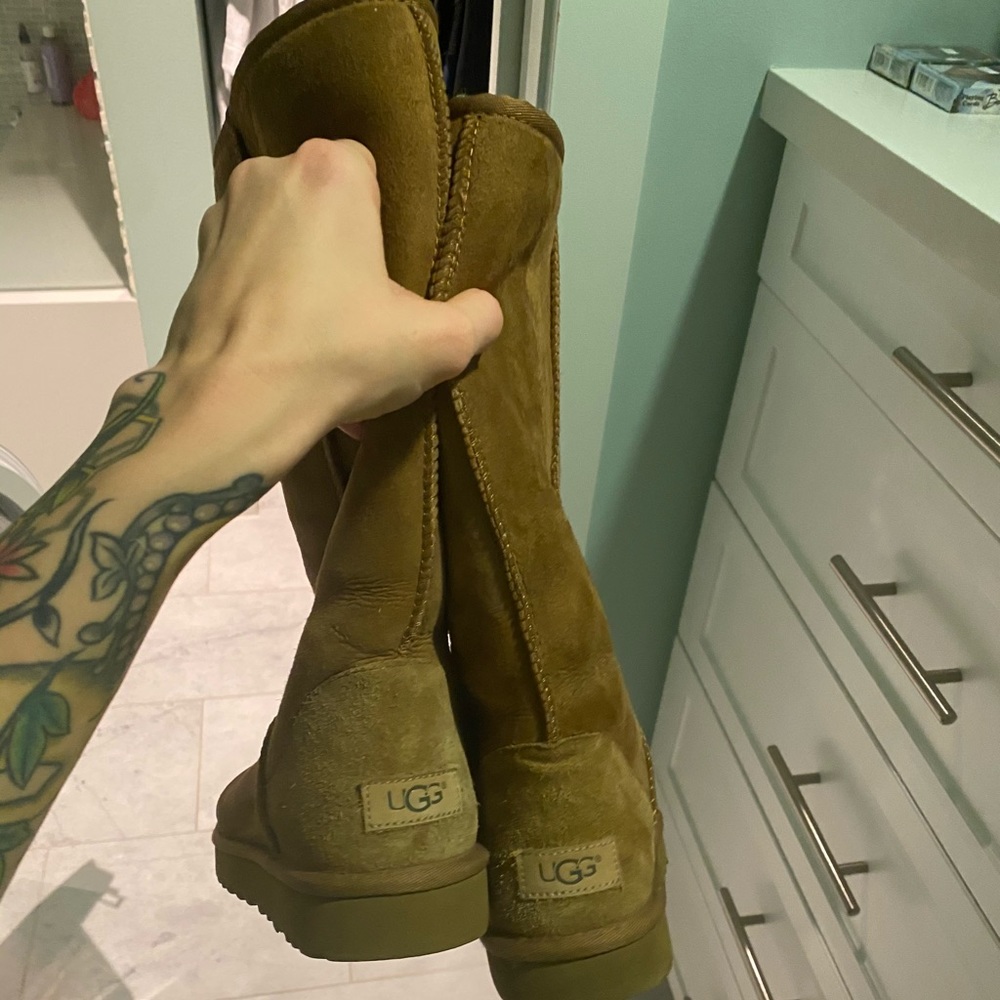 UGGS